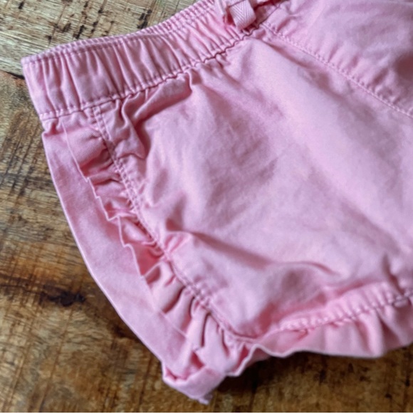 18/24 baby girl Old Navy shorts with ruffles - Picture 2 of 5